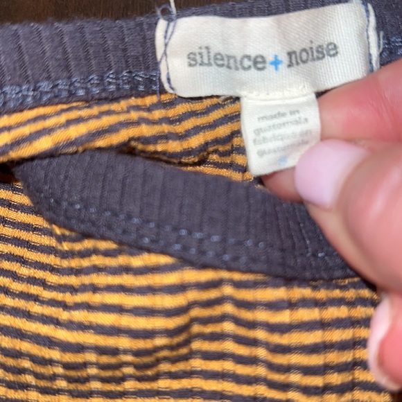 Silence + Noise top - Picture 3 of 4